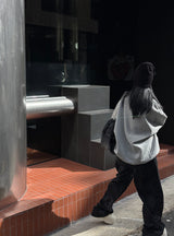 [UNISEX] ウールナッピングフラワーオーバーサイズフィットスウェットシャツ