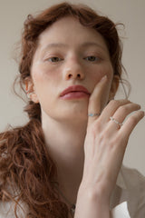 ブルーオパールペンダントサージカルチェーンリング/Blue opal pendant surgical chain ring