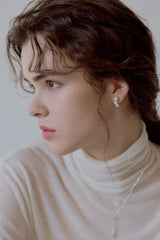 Curve Pearl Earrings