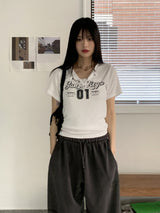 ビゼンY2Kレタリングスナップボタンリブクロップド半袖Tシャツ / Vizen Y2K Lettering Snap Button Ribbed Cropped Short-Sleeved T-Shirt