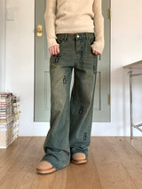Pale hip lettering washed wide denim pants