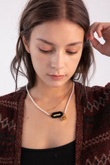 ロゴバーアンドユニークラインチェーンパールネックレス/Logo bar and unique line chain pearl necklace