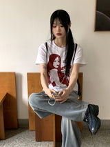 ハギングキャットプリントセミクロップド半袖Tシャツ / Hugging Cat Print Semi-cropped Short Sleeve T-shirt