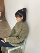 Mutual twist zip up knit 