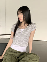 ストライプボタンVネックスリットクロップ半袖Tシャツ / Kaku Stripe Button V-Neck Slit Crop Short Sleeve T-Shirt