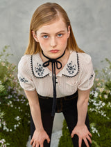 ブラックフラワーラウンドカラーニット / Black Flower Round Collar Knit