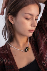 ロゴバーアンドユニークラインチェーンパールネックレス/Logo bar and unique line chain pearl necklace