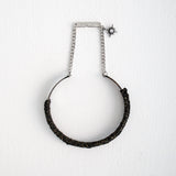 ニッティングウィズドロップチェーンバングルブレスレット/Knitting with drop chain bangle bracelet (Black)
