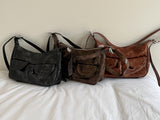 Unbarred two-pocket vintage washed leather shoulder bag