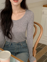 スリムフィットリボンエンブロイダリーTシャツ