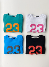 23プリントスウェットシャツ