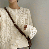 ピドボタンツイストニットカーディガン / Pido Button Twisted Knitted Cardigan