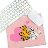 HUG TIGER MOUSE PAD (6538514333814)