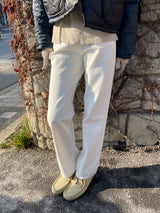 プレーンストレートホワイトパンツ
