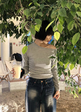 ファニーダイアグナルスリムオフショルダーTシャツ