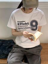 ドップラーナンバーナインレタリングセミクロップ半袖Tシャツ/Doppler Number Nine Lettering Semi-cropped Short Sleeve T-shirt