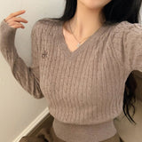 [Belied made] More twisted V-neck embroidery long-sleeved knit