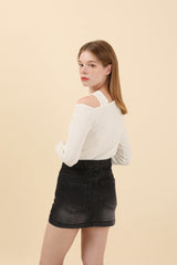 ツイストオフショルダーTシャツ