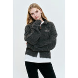 UNI LOGO WAPPEN CABLE COLLAR KNIT ZIP UP [CHARCOAL]