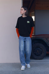 UNI YOUTHHOSTEL GRAPHIC T-SHIRT [BLACK]