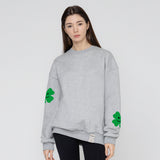 [UNISEX] マルチクローバー スマイルドローイングスウェットシャツ
