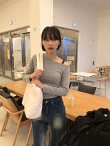 ファニーダイアグナルスリムオフショルダーTシャツ