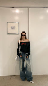 レッドレタリングオフショルダーTシャツ