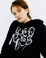 ラウンドタイポスプレーフーディー/ROUND TYPO SPRAY HOODIE-BLACK