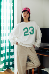 23プリントスウェットシャツ