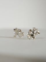 boom flower earring - silver