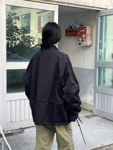 Eye-catching bomber jacket 