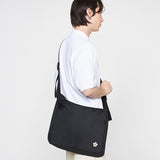 ドローイングフラワースマイルエンブロイダリーカーブメッセンジャーバッグ / Drawing Flower Smile Embroidery Cross Curved Messenger Bag