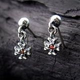 シャイニークロスD1ガーネットシルバーイヤリング / Shiny Cross-D1 Garnet silver earring (4595508772982)