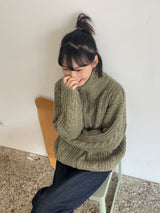 Mutual twist zip up knit 