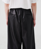 COATED OVERSIZED WIDE PANTS (BLACK)