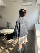 Mutual twist zip up knit 