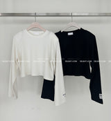 パッチナッピングショルダーパッドクロップTシャツ
