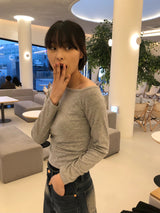 ファニーダイアグナルスリムオフショルダーTシャツ