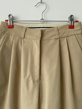 Waist point two tuck slacks