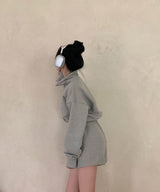 カラーハーフジップアップセミクロップエンブロイダードスウェットシャツ
