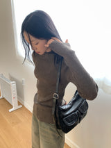 Unbarred two-pocket vintage washed leather shoulder bag