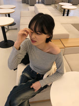 ファニーダイアグナルスリムオフショルダーTシャツ