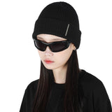 METAL LABEL BOLD KNIT BEANIE BLACK