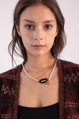 ロゴバーアンドユニークラインチェーンパールネックレス/Logo bar and unique line chain pearl necklace