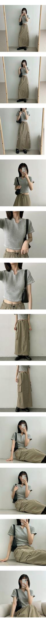スティッチ VスリットクロップドショートスリーブTシャツ / Stitch V-slit cropped short-sleeved T-shirt