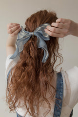 ブルーオーガンザラッフルリボンヘアピン