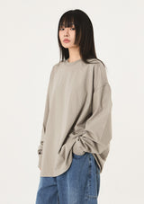 Basic crew-neck over long sleeve