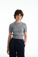 スモールチェリーケーブルクロップ丈のショットスリーブニット／SMALL CHERRY CABLE CROP SHORT SLEEVE KNIT [MELANGE GRAY]