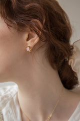 カラーポイントミニカーブピアス/Color point mini curve 'gold' earring (4colors)