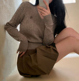 [Belied made] More twisted V-neck embroidery long-sleeved knit